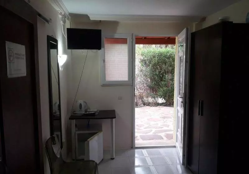 فندق Oasis Beach