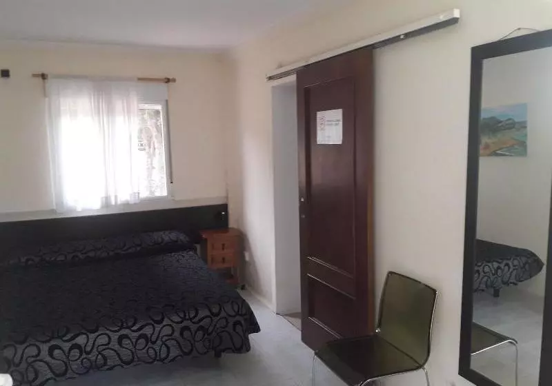 فندق Oasis Beach