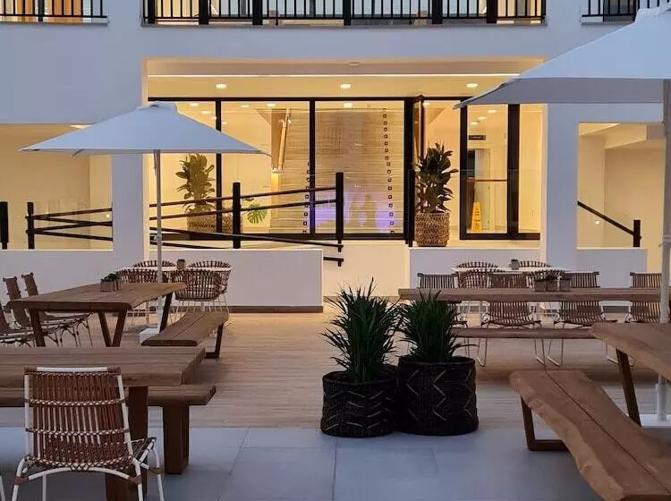 Broncemar Beach Suites