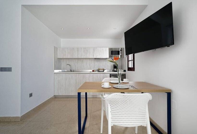 Broncemar Beach Suites