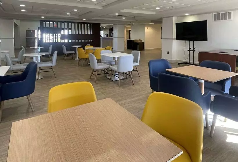 Otel Comfort Suites Austin Airport