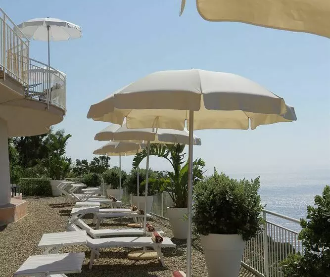 Отель Crystal Sea