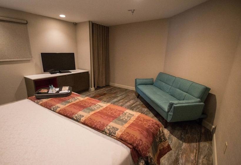 هتل Empeiria High Sierra