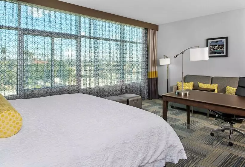 هتل Hampton Inn & Suites Los Angeles/hollywood