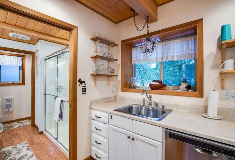 04sl   Hot Tub   Bbq   Pets Ok   Sleeps 5