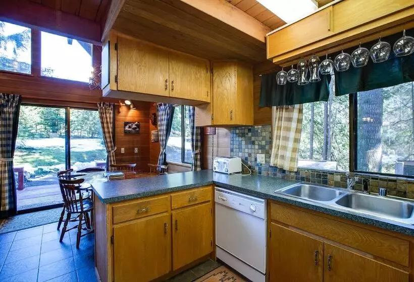 53mbr   Hot Tub   Wi Fi   Sleeps 6