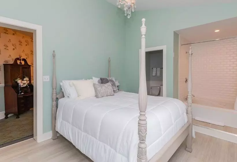 Historic Hotel Broadalbin