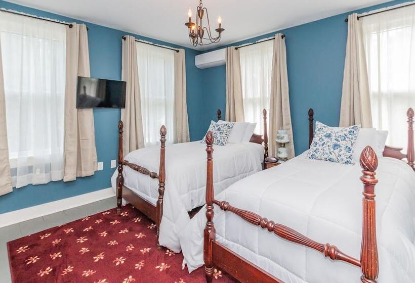 Historic Hotel Broadalbin