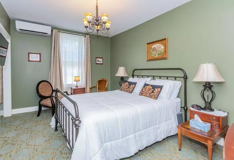 Historic Hotel Broadalbin