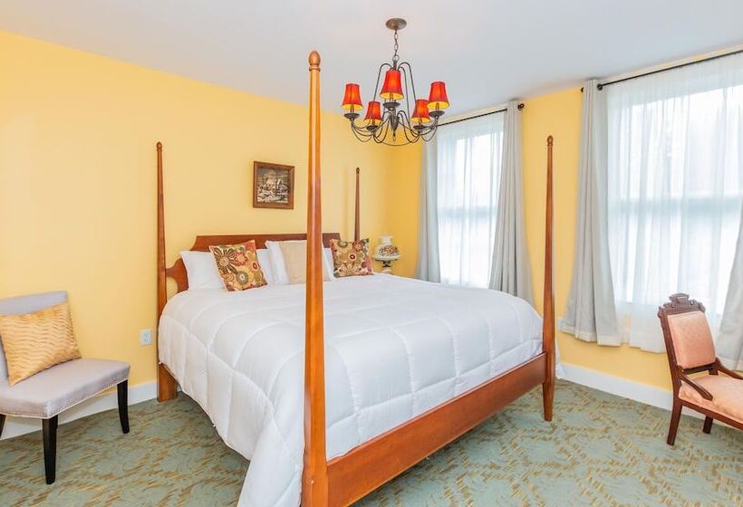 Historic Hotel Broadalbin