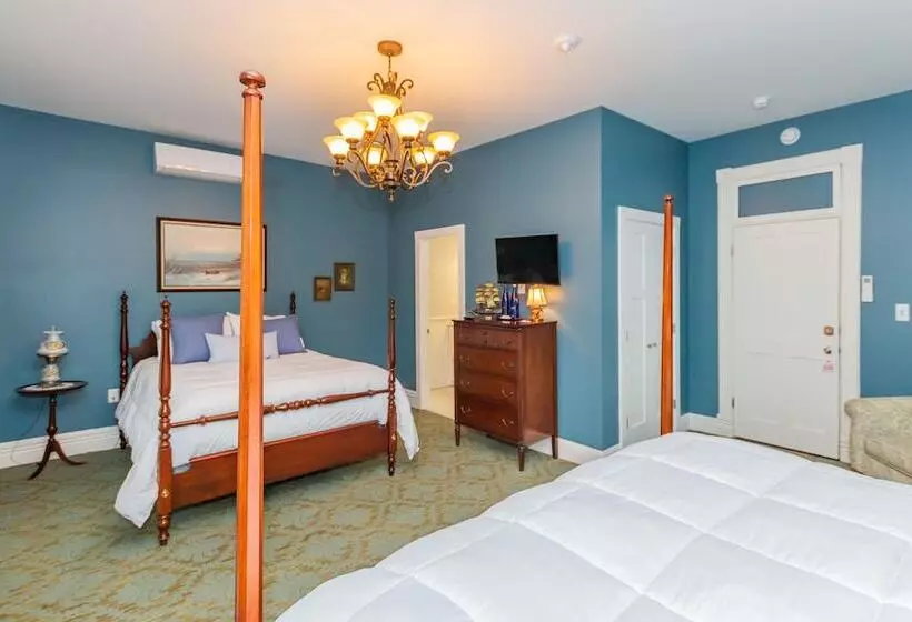 Historic Hotel Broadalbin