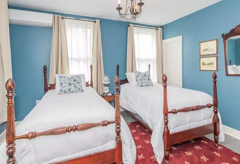 Historic Hotel Broadalbin