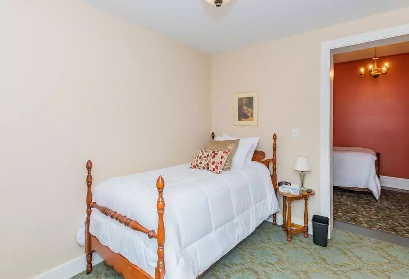 Historic Hotel Broadalbin