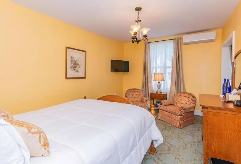 Historic Hotel Broadalbin