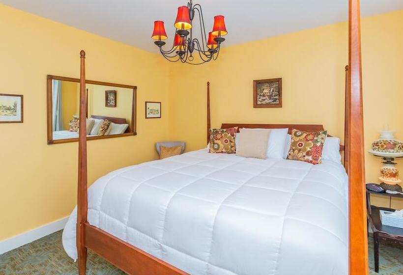 Historic Hotel Broadalbin