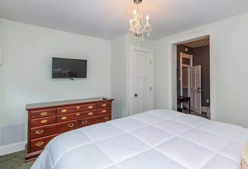 Historic Hotel Broadalbin