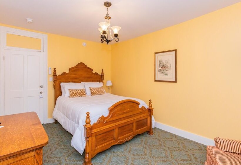 Historic Hotel Broadalbin