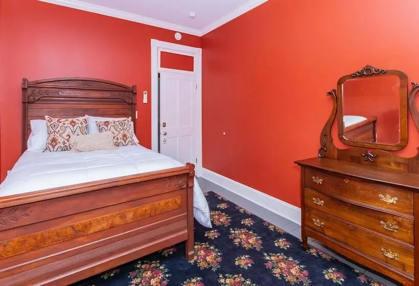 Historic Hotel Broadalbin