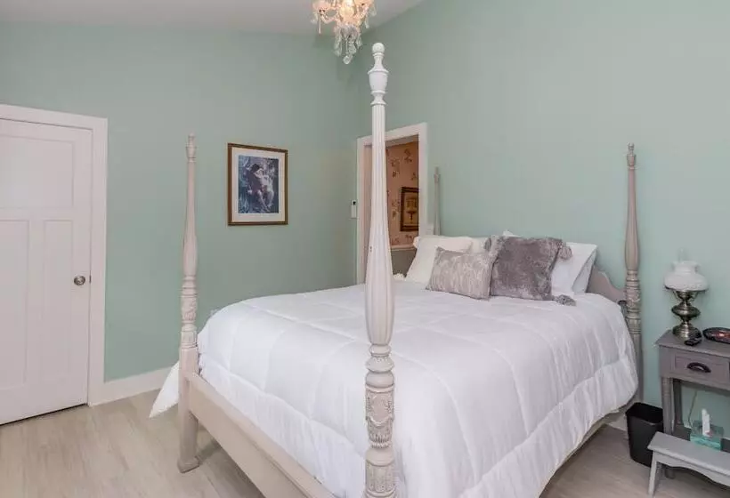 Historic Hotel Broadalbin