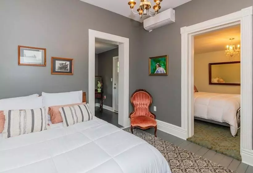 Historic Hotel Broadalbin