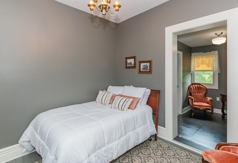 Historic Hotel Broadalbin