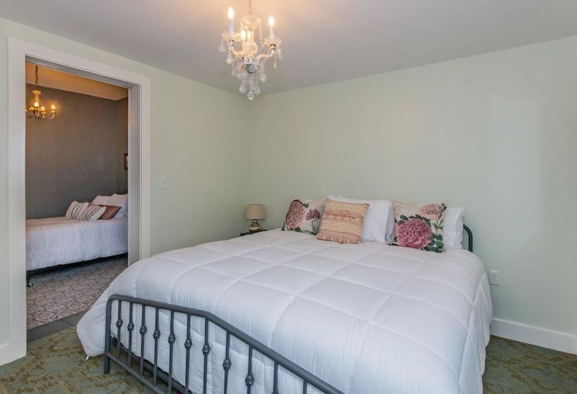 Historic Hotel Broadalbin