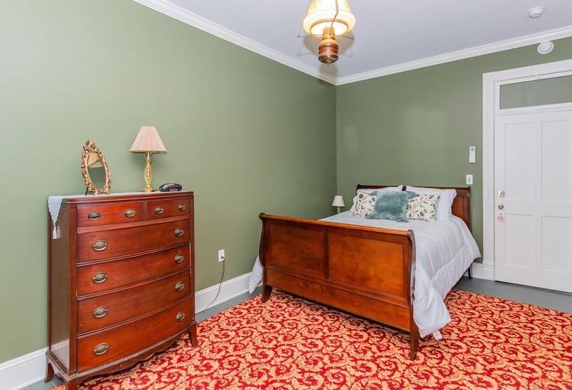 Historic Hotel Broadalbin