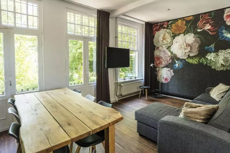 ホテル Bloemendaal Suites