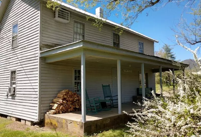 Hotelli Graves Mountain Farm & Lodges