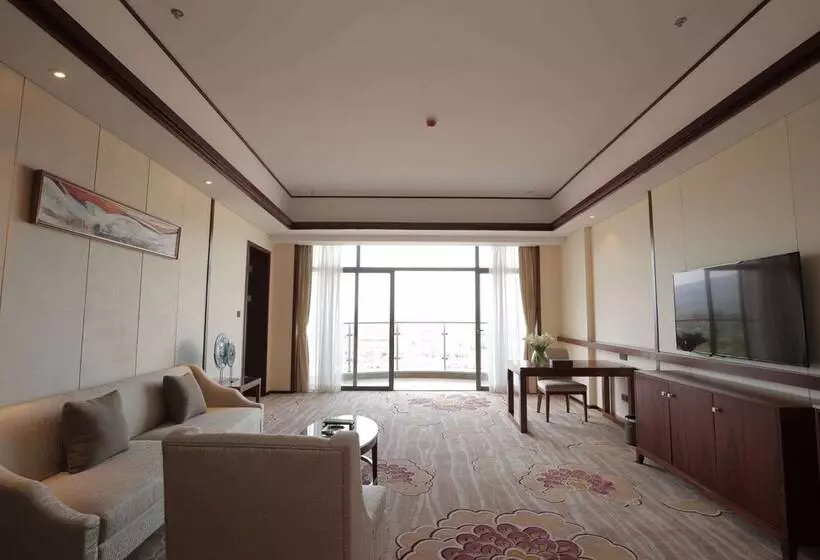 هتل Ramada By Wyndham Kunming Yiliang