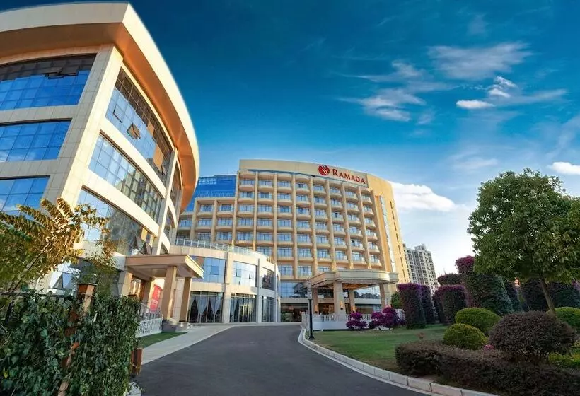هتل Ramada By Wyndham Kunming Yiliang
