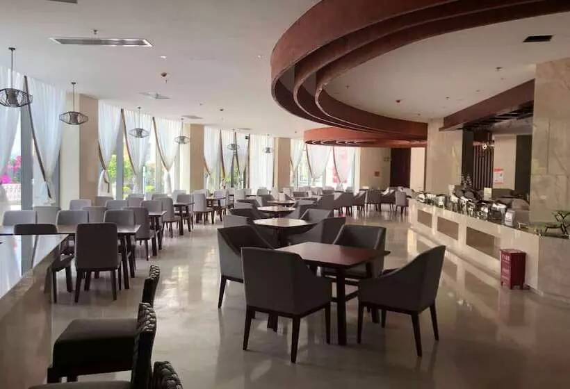 هتل Ramada By Wyndham Kunming Yiliang
