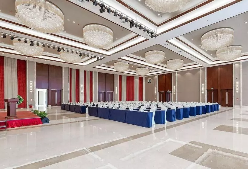 هتل Ramada By Wyndham Kunming Yiliang