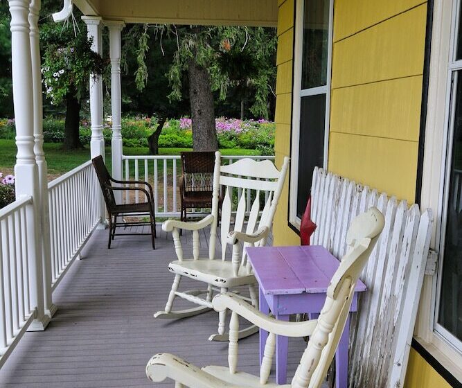 Lavender Fields Inn B&b