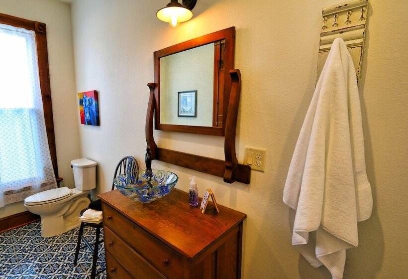 Lavender Fields Inn B&b