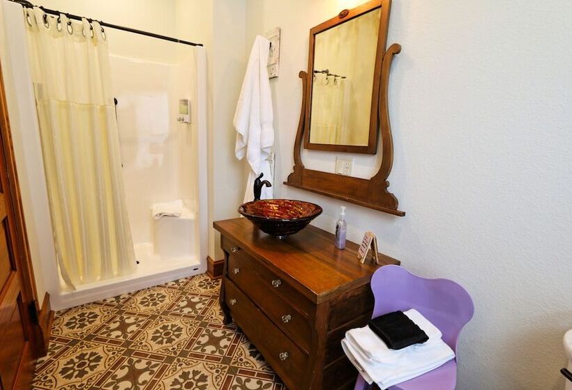 Lavender Fields Inn B&b