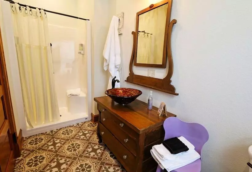 Lavender Fields Inn B&b