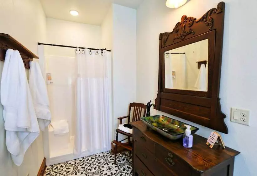 Lavender Fields Inn B&b