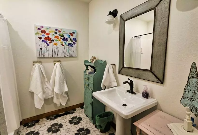 Lavender Fields Inn B&b