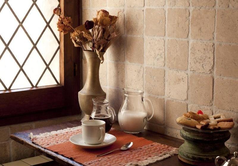 Loggia Dei Maestri Comacini