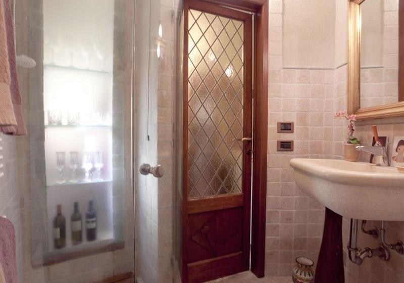 Loggia Dei Maestri Comacini