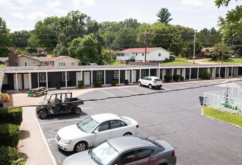 فندق على الطريق Current River Inn