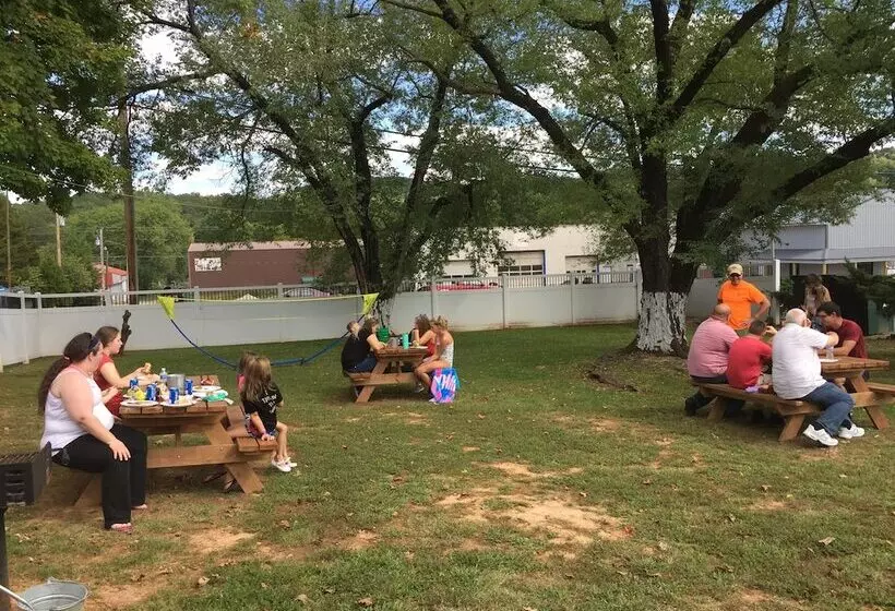 Motelli Current River Inn