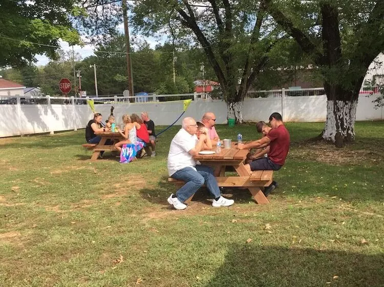 Motelli Current River Inn