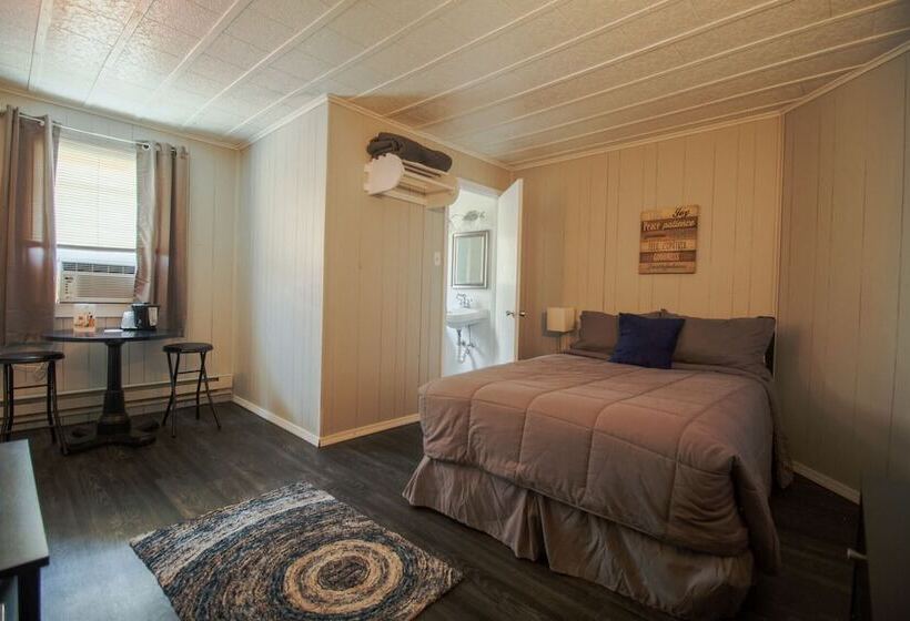 فندق على الطريق Current River Inn