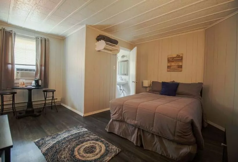 Motelli Current River Inn