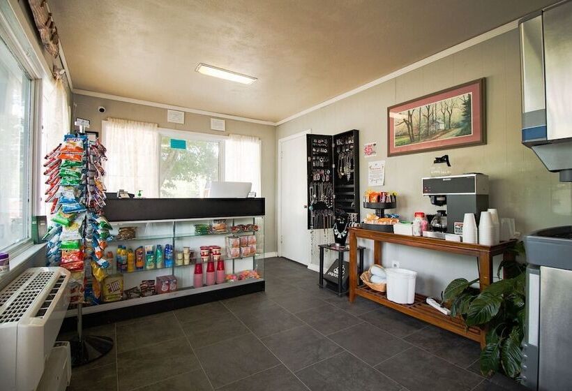 فندق على الطريق Current River Inn