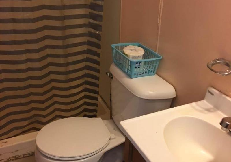 فندق على الطريق Economy Inn