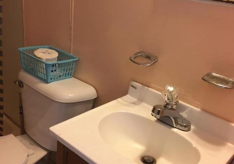 فندق على الطريق Economy Inn