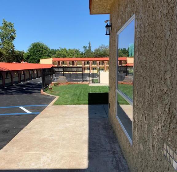 モーテル The Greens Hotel On Stockton